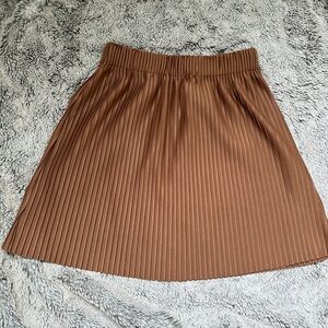 Women’s pleated skirt